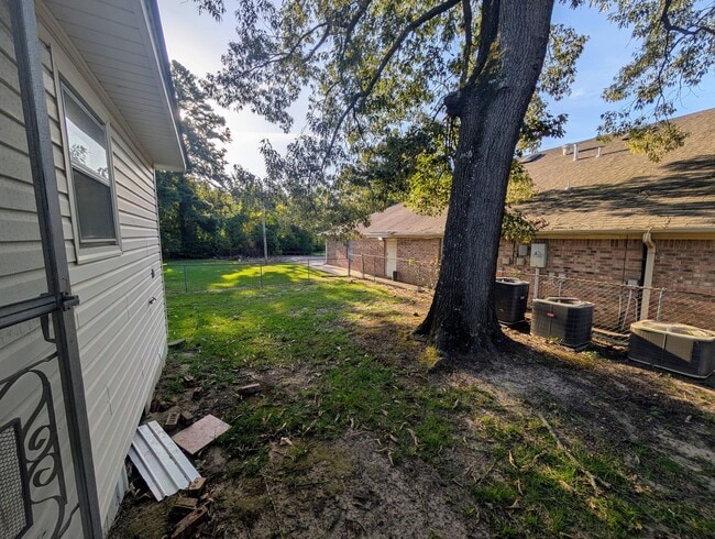 Building Photo - 1620 E 40th St
