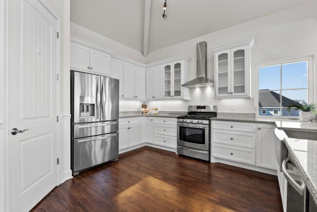 Building Photo - 2727 E Bayshore Dr