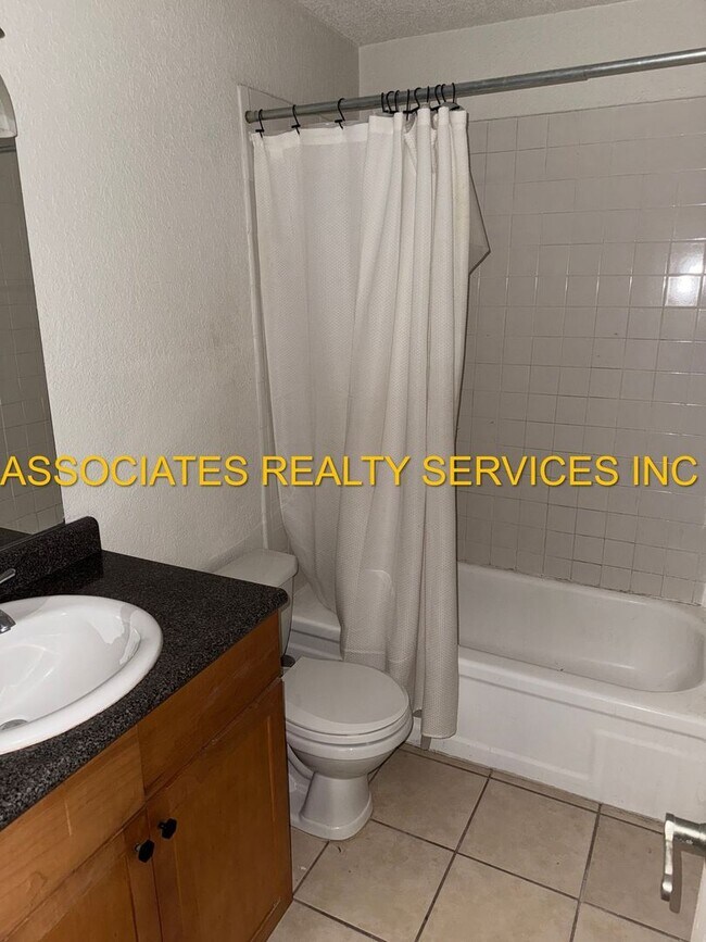 Building Photo - Spacious 2bed/2bath Condo in CREEK’S EDGE in NW Gainesville PRIVATE PATIO!!