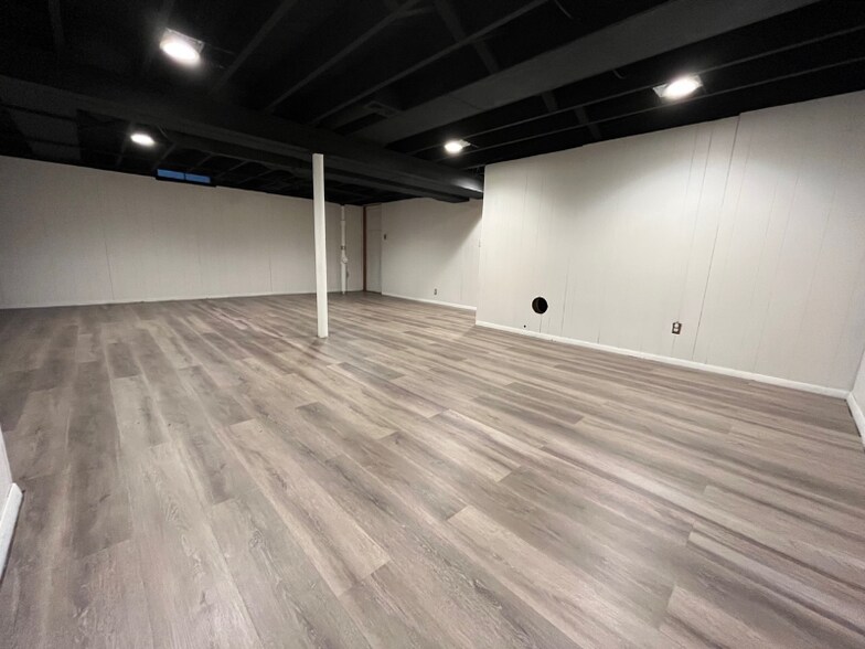 Building Photo - 5720 N Lydell Ave