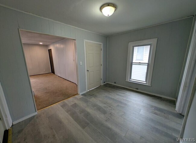Building Photo - 627 Deer St