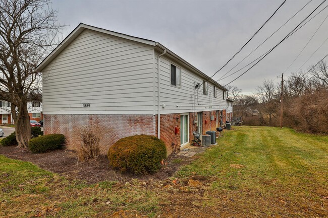 Building Photo - 1556 Meredith Dr