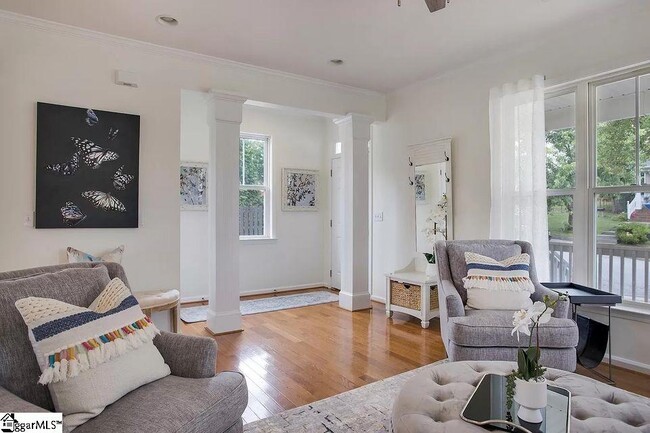 Building Photo - 12 Harvley St