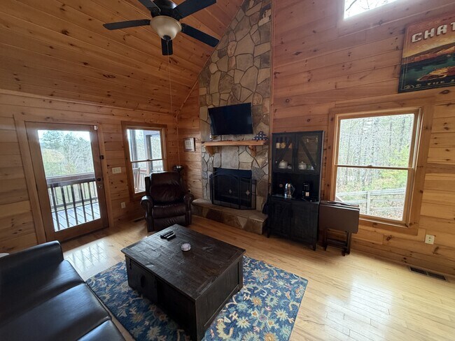 Building Photo - 670 The Wds Rd