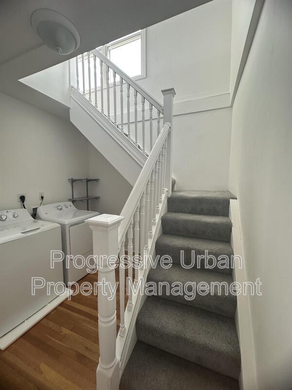 Building Photo - 1337 W 106th St