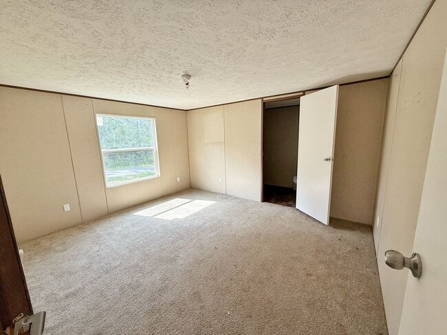 Building Photo - 2 Bedroom 2 Bathroom Mobile Home