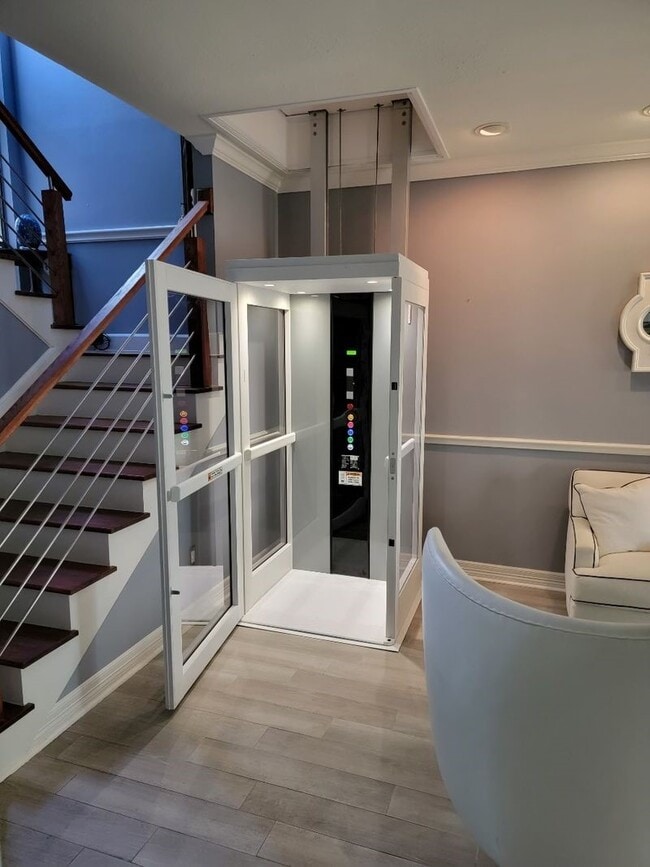 Building Photo - 4833 Winnetka St