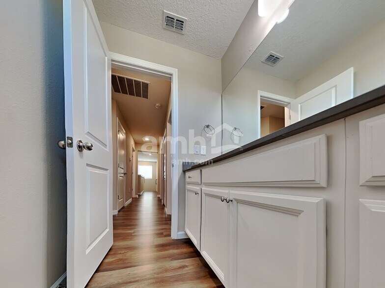 Building Photo - 219 Hemlock Pt