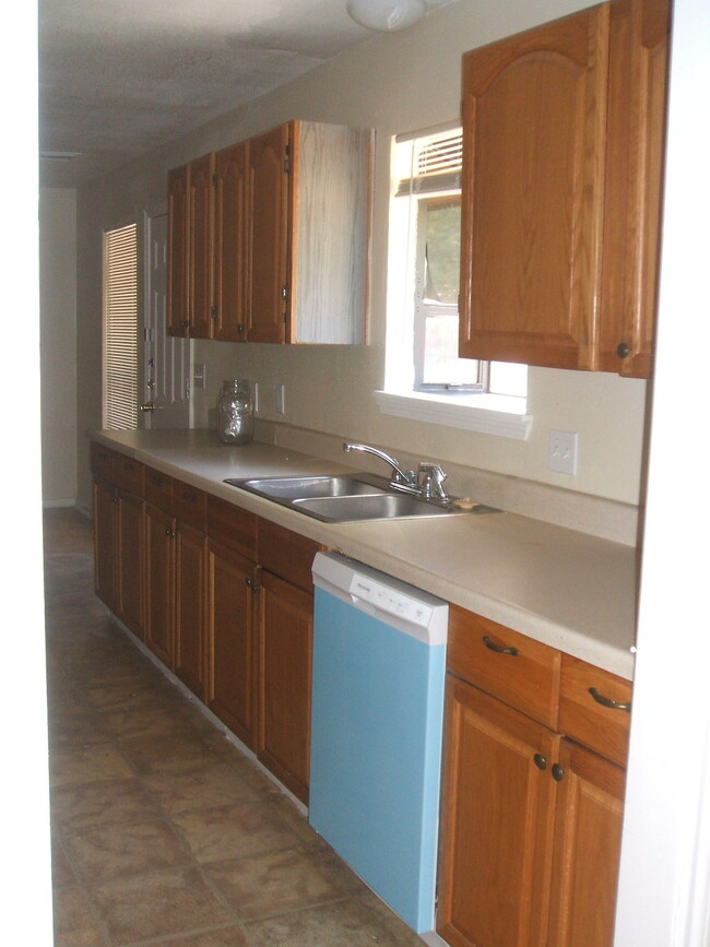 Kitchen (New Dishwasher) - 11180 Bethany Way