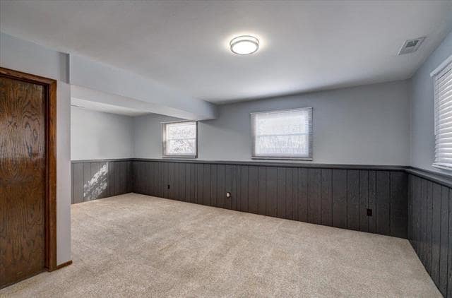 Building Photo - 604 Oak St