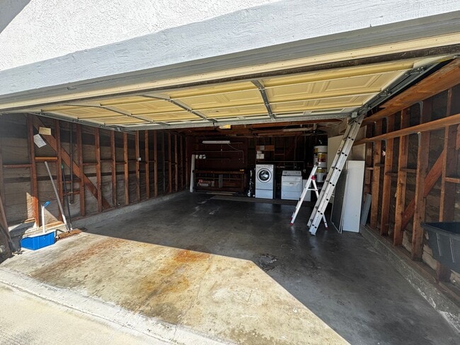 Building Photo - Single family home located in desirable Yorba Linda neighborhood! SMALL/MEDIUM DOGS OK!