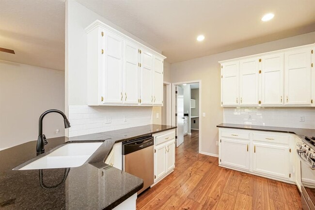 Building Photo - 703 Badger St NE