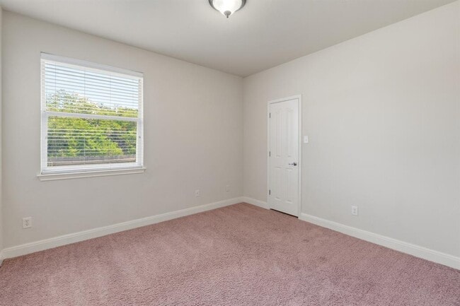 Building Photo - 1301 David Cove