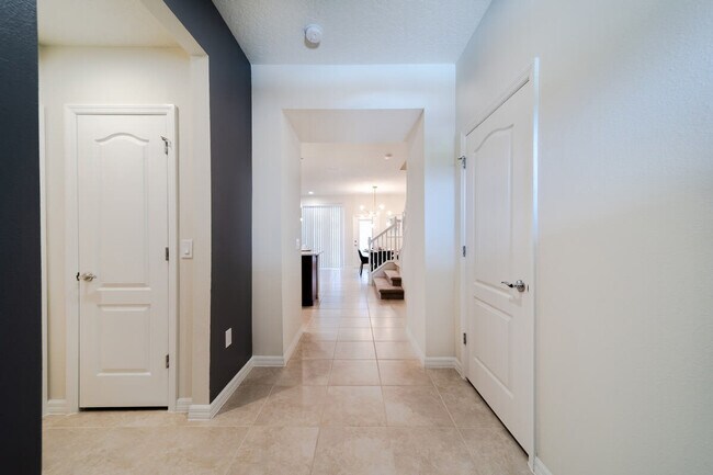 Building Photo - 2422 Dubai St