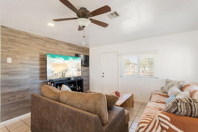 Building Photo - 7245 S Cole Ln