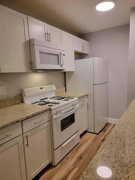 Building Photo - 1103 Cypress Gardens Blvd