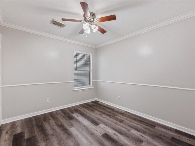 Building Photo - 7307 Village Lake Dr