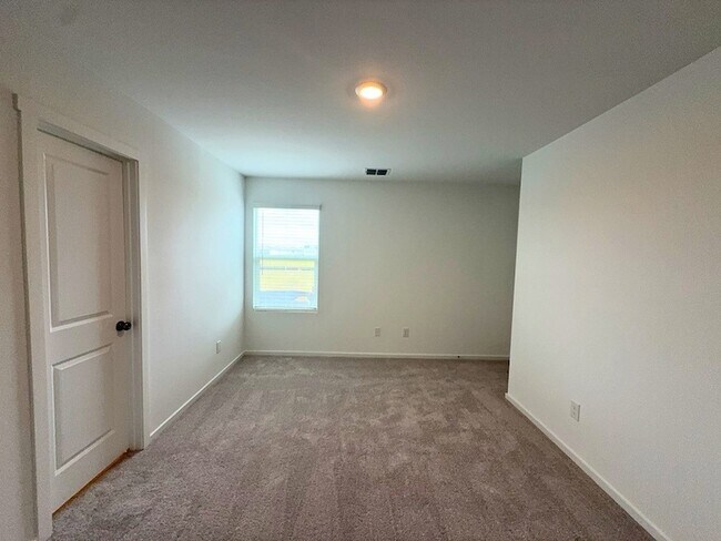 Building Photo - 6220 Sandpiper Ln
