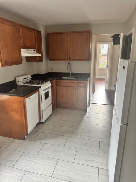 Building Photo - 70 Joy St