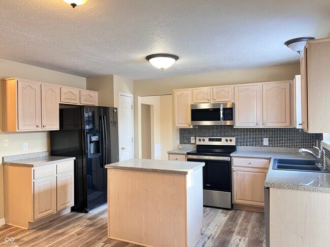 Building Photo - 5913 Sandalwood Dr