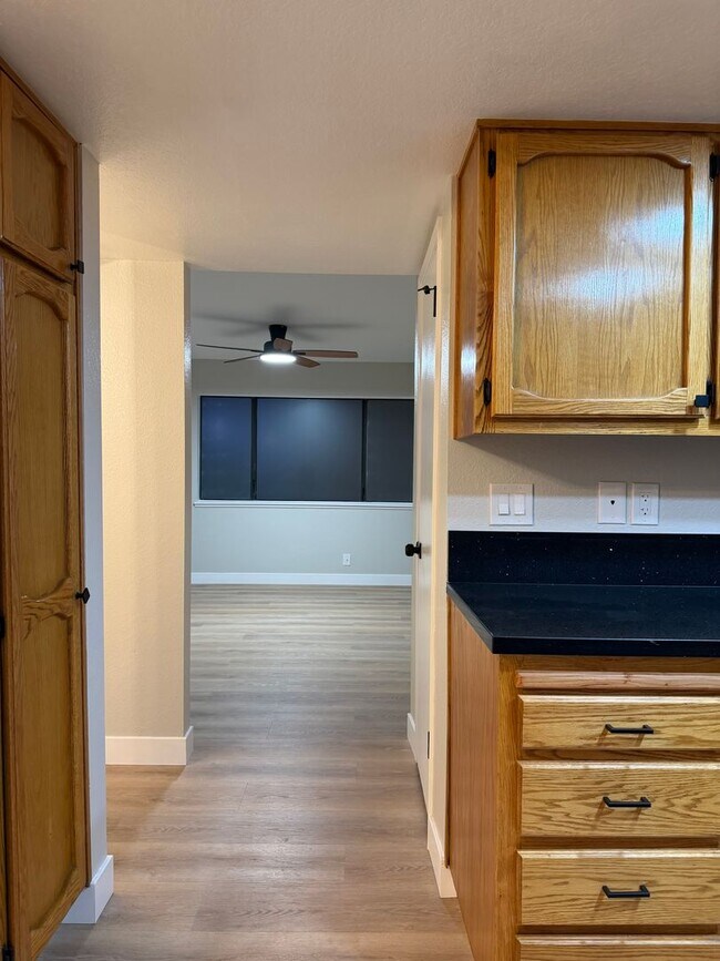 Building Photo - Please Contact VAUGHN REALTY to set up an appointment 760-446-6561