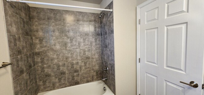 Building Photo - 1724 Hampton S