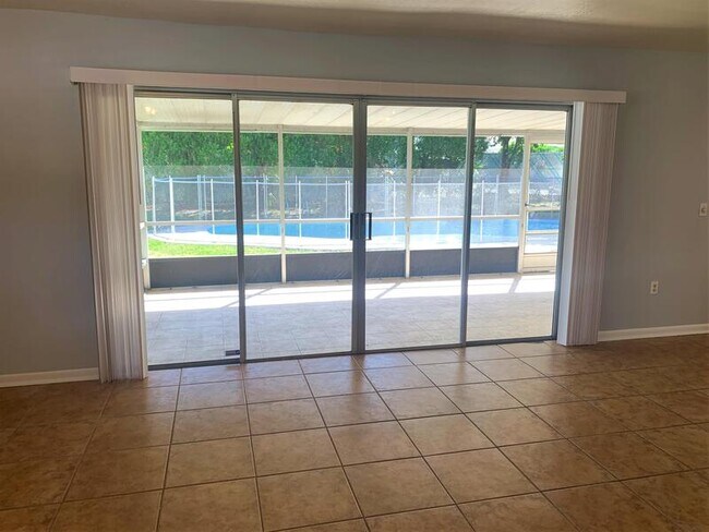 Building Photo - 523 Spring Oaks Blvd