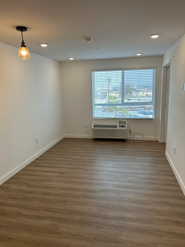 Floorplan - 11630-11640 S Main St (110 E. 116th St)