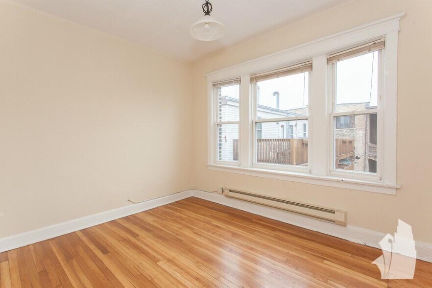 Building Photo - 4427 N Wolcott Ave