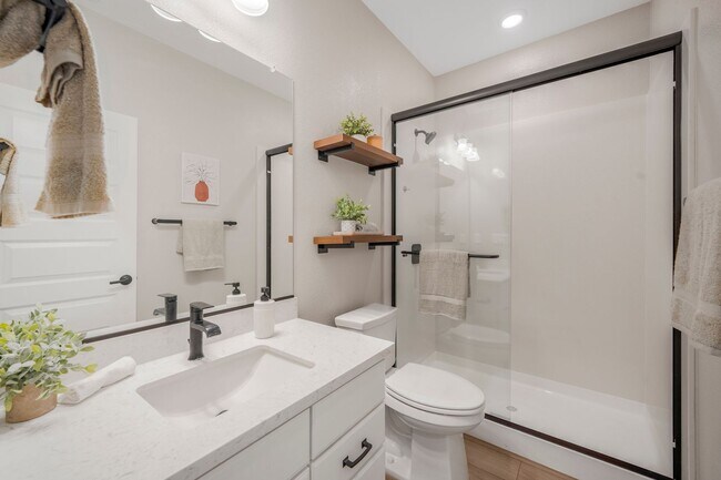 Building Photo - $4595 - Beautiful Corner Unit Condo in New...