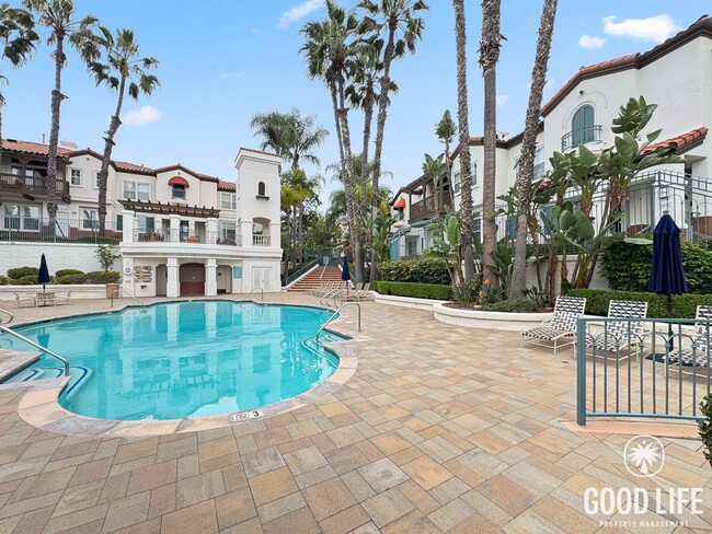 Building Photo - Bright 2Bd/2.5Ba End Unit w/Water/Sewer/Trash Included In Prestigious Tustin Community!