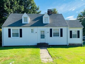 Building Photo - Adorable Cape Cod 3 bdrm/2 bath Located on...