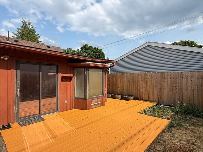 Building Photo - 2 Bed 1.5 Bath Home In Spokane With A Shop!