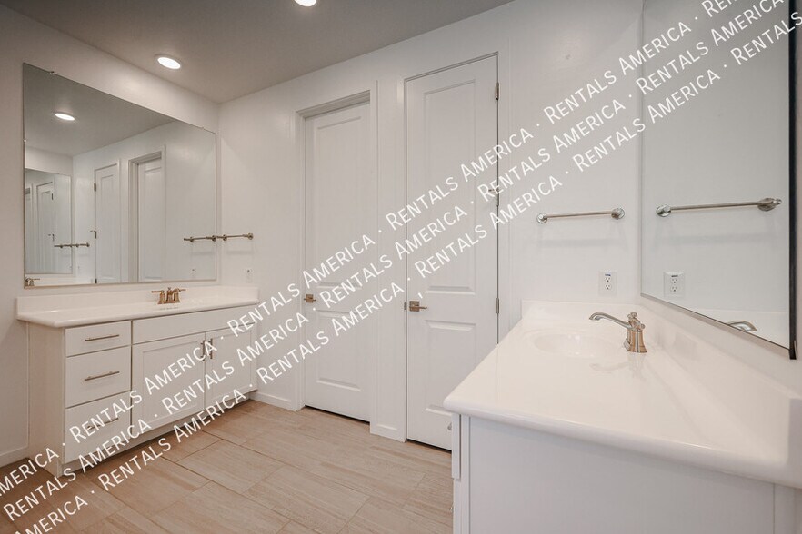 Building Photo - 40622 W Williams Way