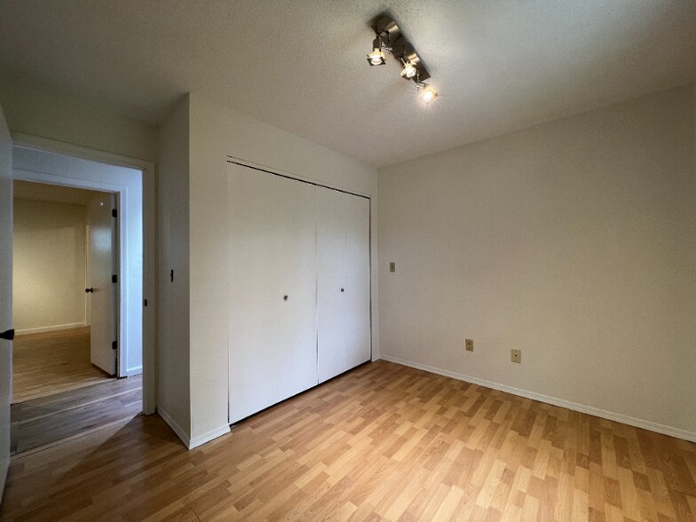 Building Photo - 1755 Fountainbleu Dr
