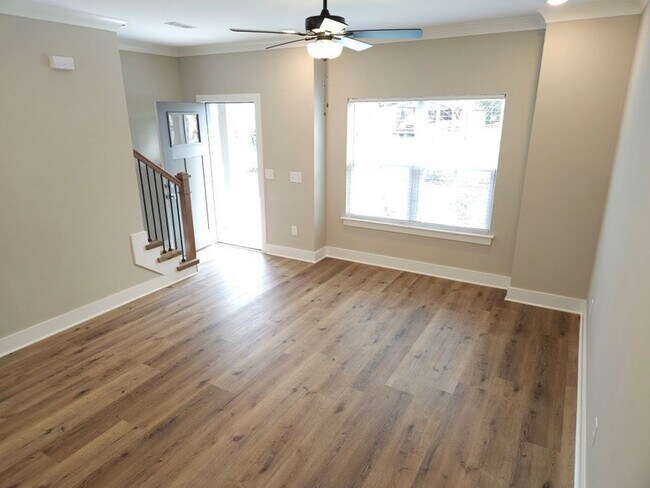 Building Photo - 719 Crestland Ave