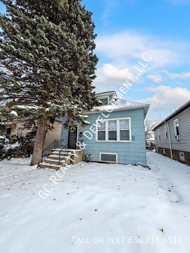 Primary Photo - 8637 S Essex Ave