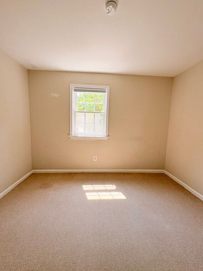 Building Photo - 6718 Kenwood Forest Ln