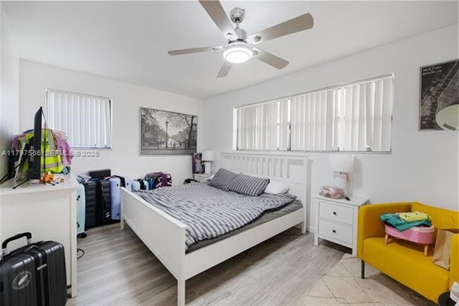 Building Photo - 20375 NE 22nd Pl