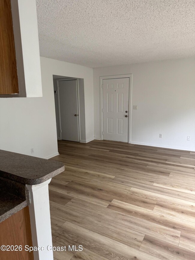 Building Photo - 421 Mercury Ave SE