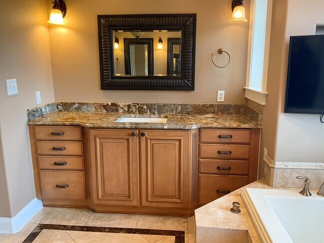 Building Photo - 664 Oxbow Dr
