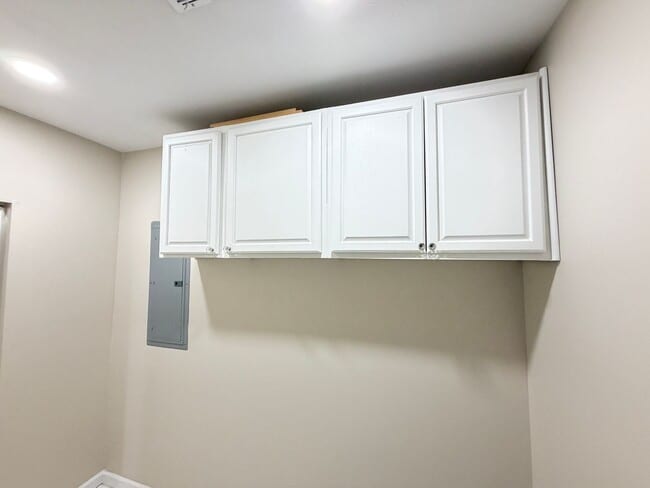 Building Photo - Marvelous 3 Bedroom and 2 Full Bath House!