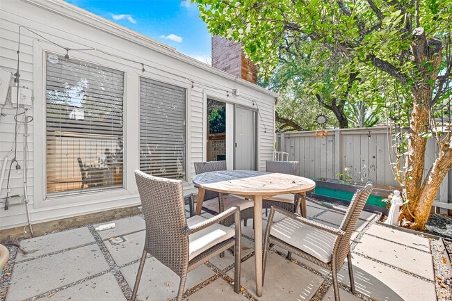 Building Photo - 1422 Chardonnay Dr