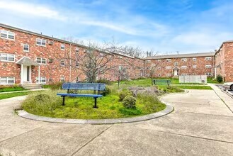 Building Photo - 831 Cedar Ave