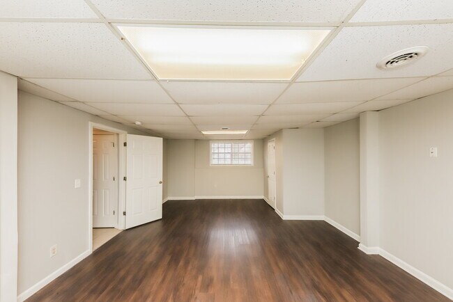 Building Photo - 7445 Hunters Ridge Dr