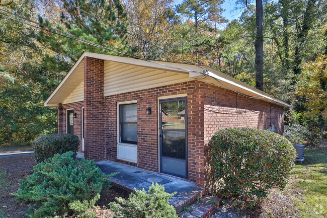 Building Photo - Trakas Avenue