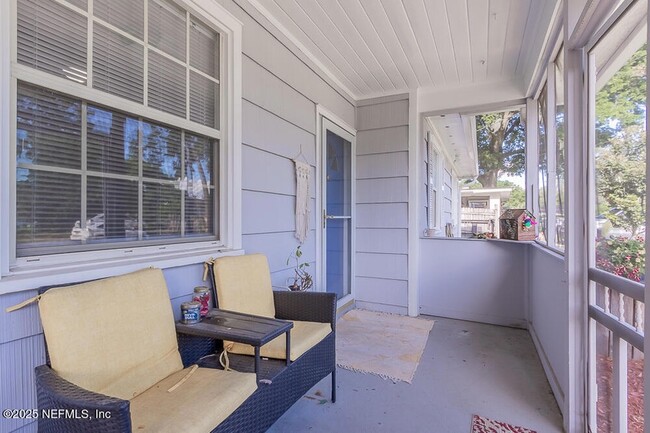 Building Photo - 1358 Hollyhock Cir