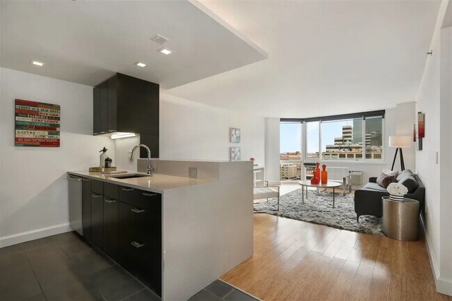 Building Photo - 20 2nd St