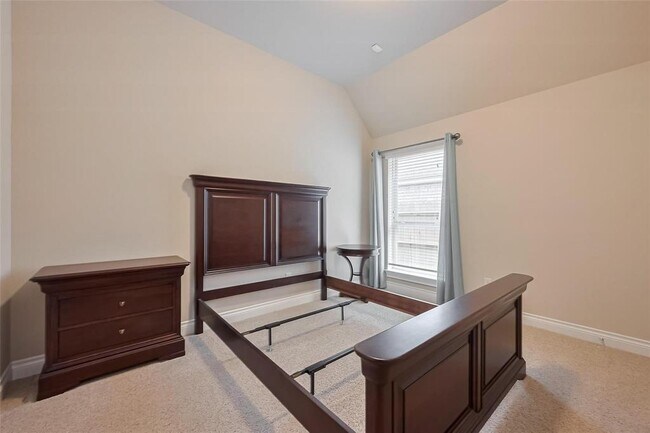 Building Photo - 2722 Park Oak Ct