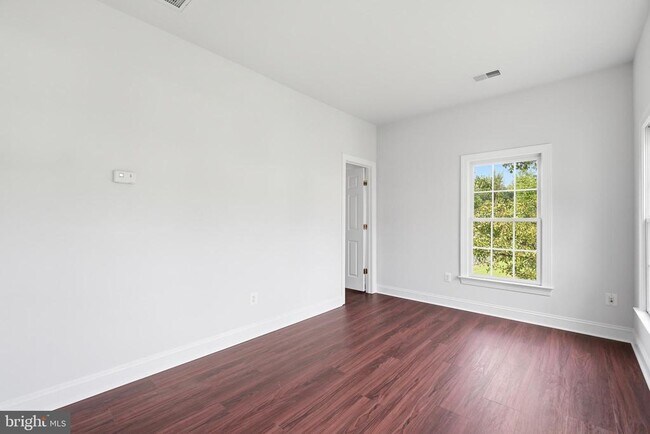 Building Photo - 5285 Meadow Estates Dr